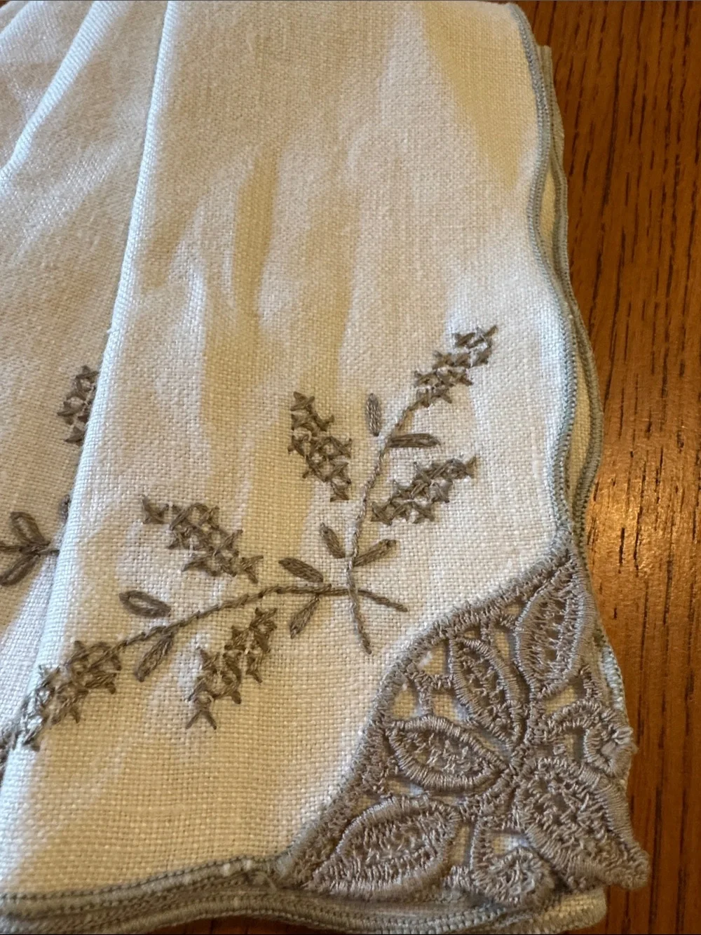 Vintage Embroidered Cream Linen Napkins - Set of 4
